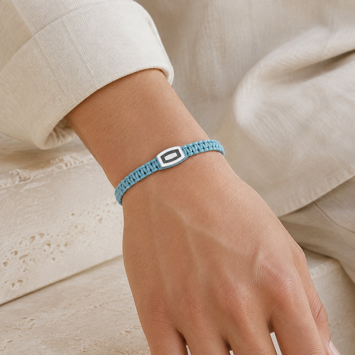The Tonneau Composition — White Gold / Light Blue