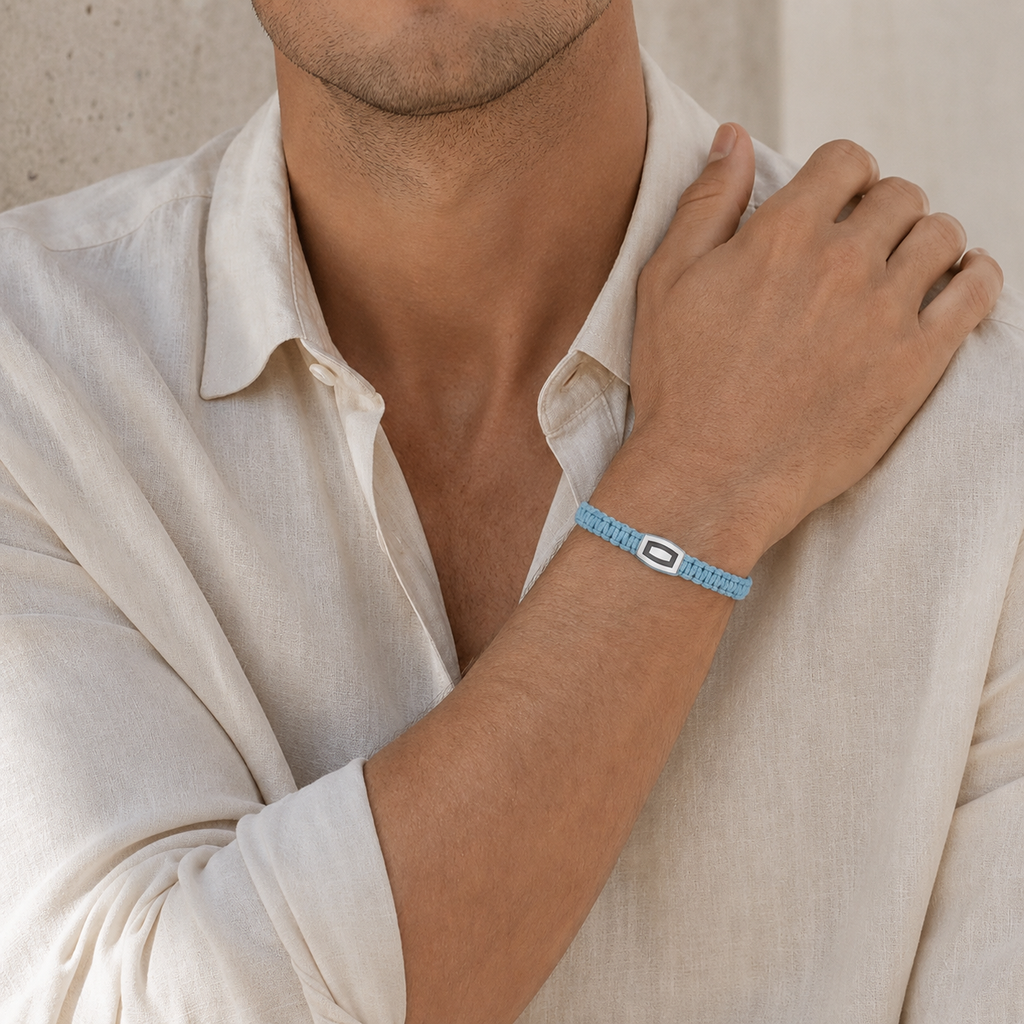 The Tonneau Composition — White Gold / Light Blue