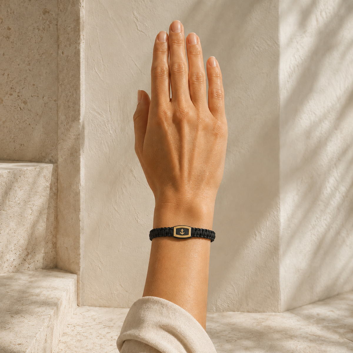 The Anchor Composition — Yellow Gold / Black