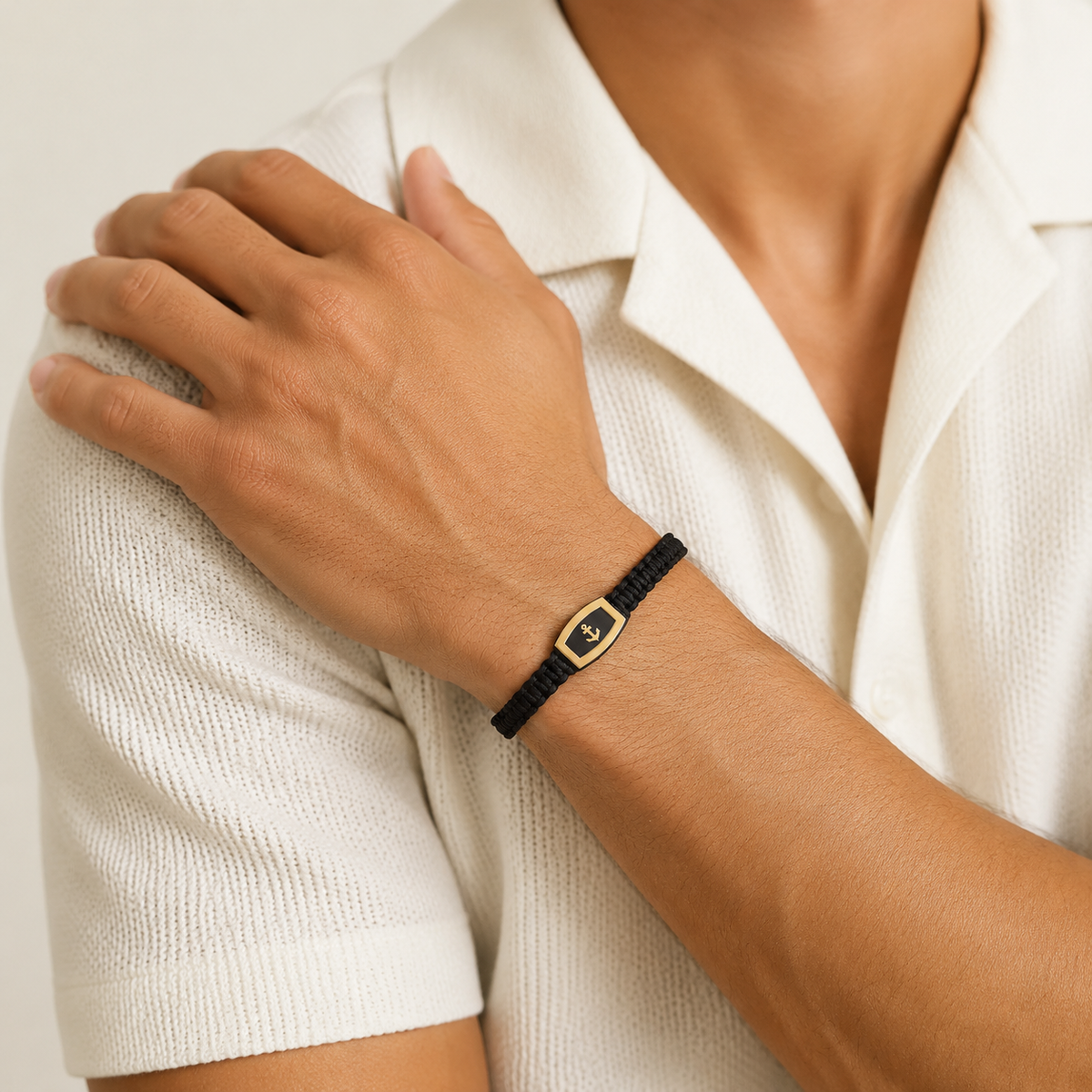 The Anchor Composition — Yellow Gold / Black